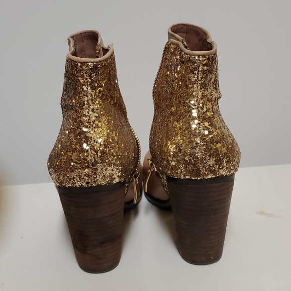 Vince camuto beige gold booties (rarely worn) - Picture 7 of 9